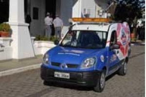 Prefeitura entrega van de blitz eletrônica à Polícia Militar